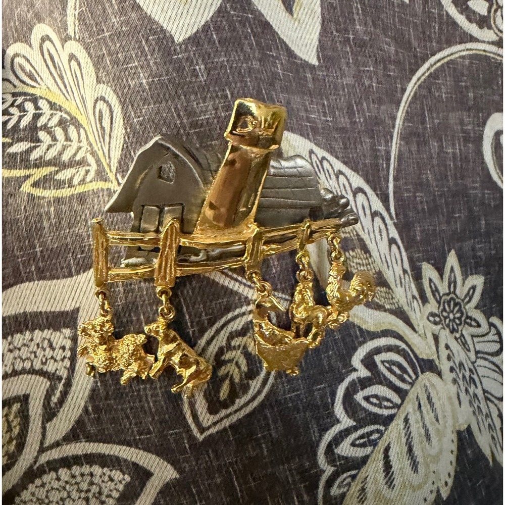 Vintage Ultra Craft Farm Barn Animal Dangle Brooch Gold Silver Tone Pin Novelty